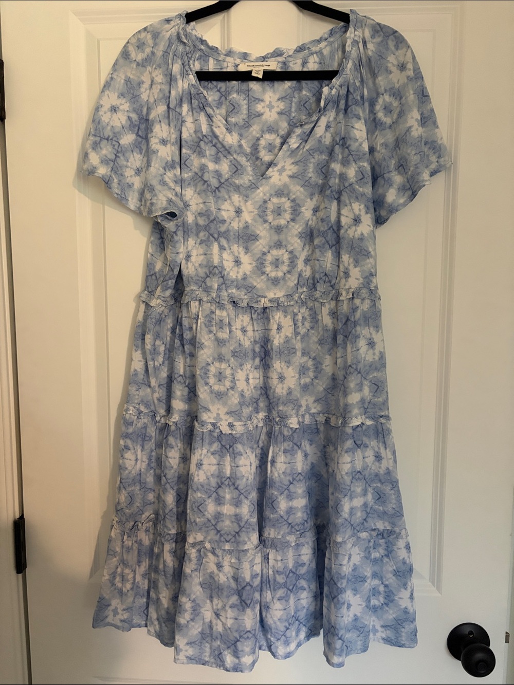 beachlunchlounge Light Blue and White Tie-Dye Tiered Midi Dress